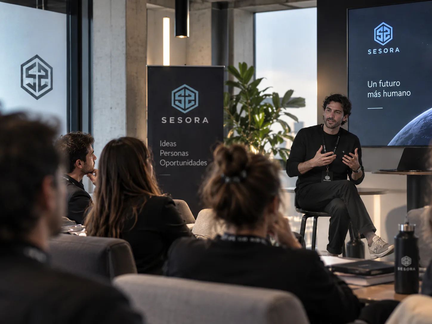 Encuentro de Sesora con empresas y profesionales